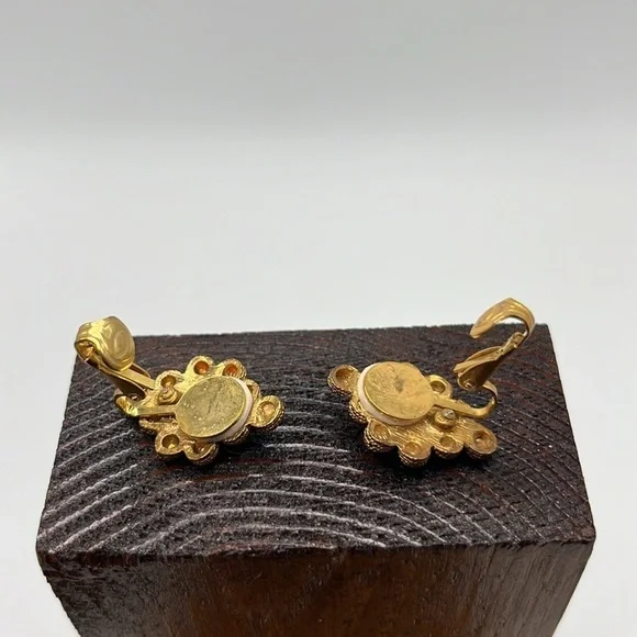 Vintage gold tone nugget necklace and 2 pairs of coordinating clip earrings - Picture 11 of 12